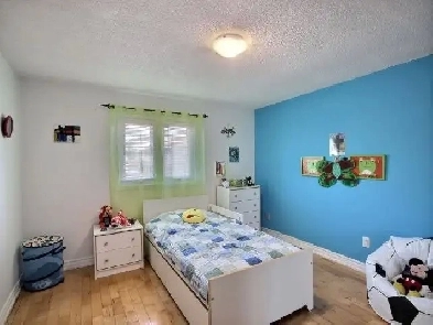 Rooms for Rent bright and spacious with private washroom Image# 1