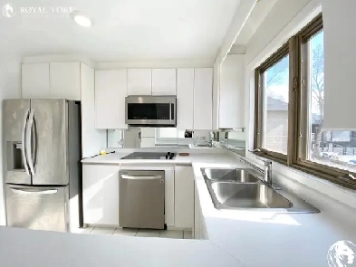 LARGE 2BR DEN BIG PATIO 1600SF Avail Sep 15, 2025 Image# 1