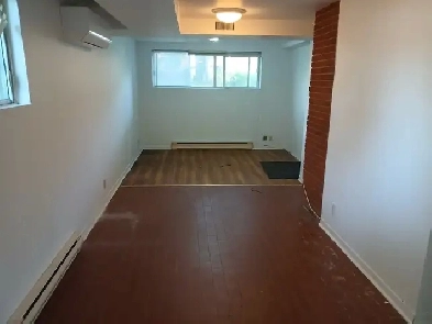 MÉTRO ST-MICHEL. 1 ET DEMI À LOUER Image# 1