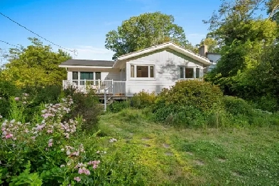 Quiet, updated bungalow with large yard and sea views Image# 9