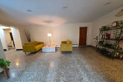 7 ½ Près d’Oratoire St Joseph Image# 1