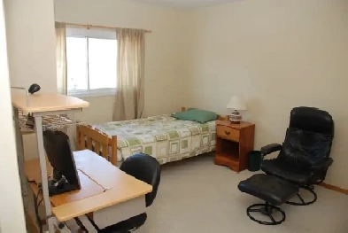 2 Furnished rooms 6 minute walk from Algonquin College Image# 2