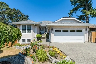 Beautiful 6-Bed Family Home with $2,700/Month Income Suite Image# 3