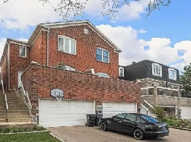 FULL Family Home in North York – Finished basement included Image# 1