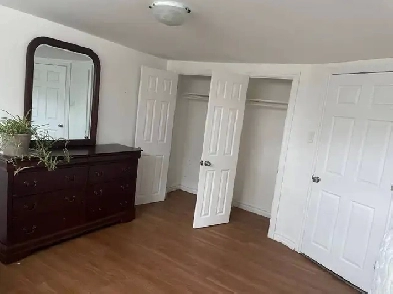 One big bedroom room in Basement in Scarborough for Rent Image# 4