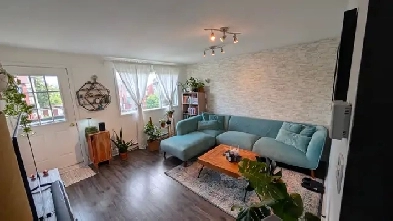 Large 5 1/2 - 2 balconies, storage, parking, AC Image# 1