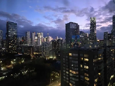 Bright & Spacious Downtown Toronto Apt with Skyline views Image# 1