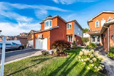 Updated 2-storey home in Bowmanville, 3-4 bed, 3 wr, great area Image# 4