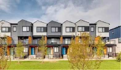 Modern Townhouse 4-Bedroom, 3.5 Bathroom, Attached garage. Image# 1