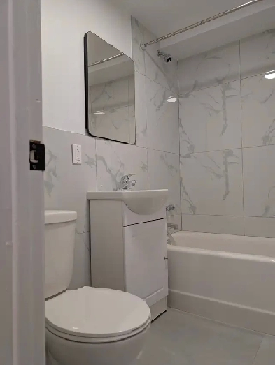 Rosemont, grand 3 1/2 chauffé et rénové occupation immédiate Image# 1