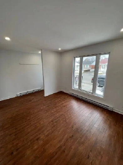 4 1/2 à louer à St- Jérôme LIVRE IMMEDIATEMENT ! Image# 1