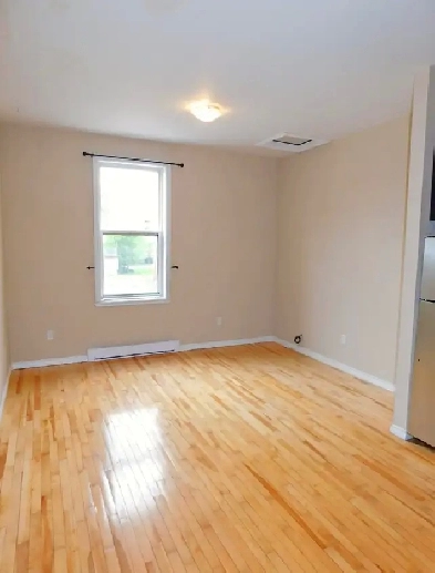 2 BEDROOM APT FOR RENT - AVAILABLE IMMEDIATELY Image# 1