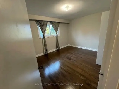 Sheppard/Victoria Park 3BR nice house main floor for rent Image# 1