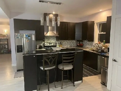 Room for Rent in a fully Furnished House Marentette Image# 3