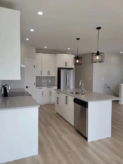 3 Bed 2 Bath 2 Car Garage/Additional Parking/Utilities Included Image# 10
