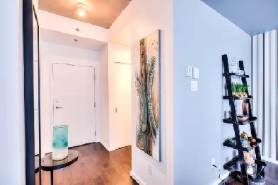 Condo de luxe complètement meublé et rénové Image# 1