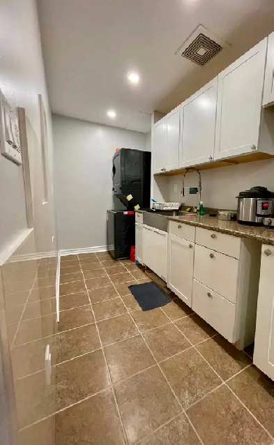 Newly Renovated 2 Bed, 1 Bath Apartment for Rent! Image# 1