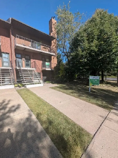 À CÔTÉ DU PARC 'MICHEL-CHARTRAND' condo à louer! Image# 1