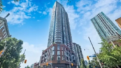 Bright & Modern, Spacious 1  Den w/ Balcony and Parking Image# 2