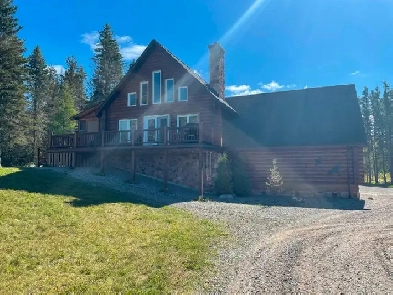 Luxurious Log Home Image# 1