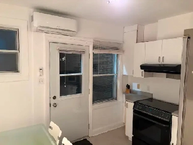 31/2 meubler, air clim et 4 electro fourni Image# 1