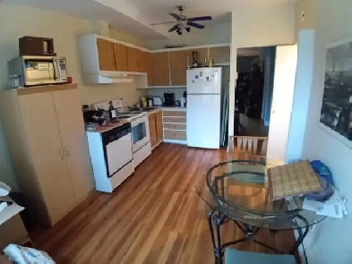 Sous location Grand 4 1/2 tout compris sur 2 étages $1,950/mois Image# 1