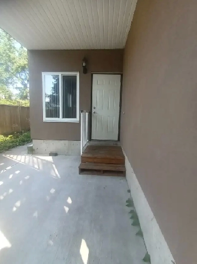 Spacious 2 bed, 1 bath , ground floor apartment, private entrace Image# 4