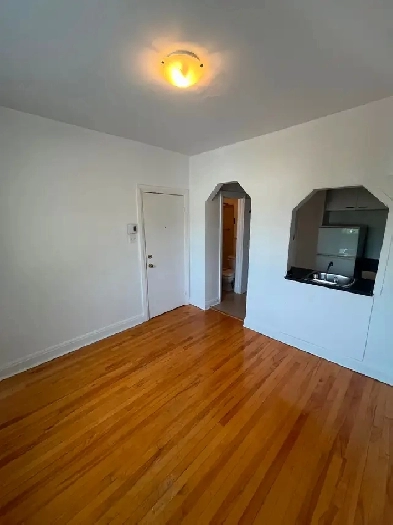 3 1/2 Rosemont Image# 1