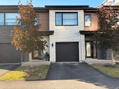 condo/townhouse/maison de ville/rent / à louer Image# 1