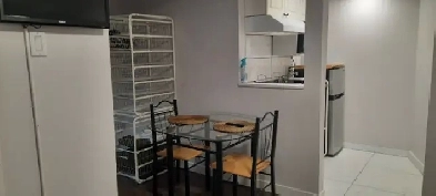 Très petit studio meublé tout inclus, complètement privé Image# 1