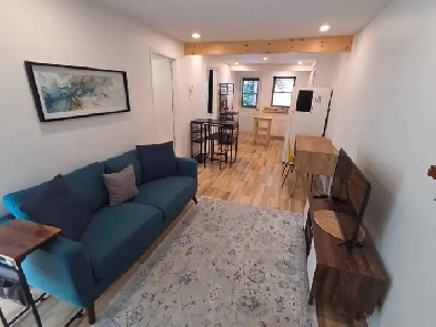 Appart tout rénové,  2 chambres, rue Logan,  Village Image# 1