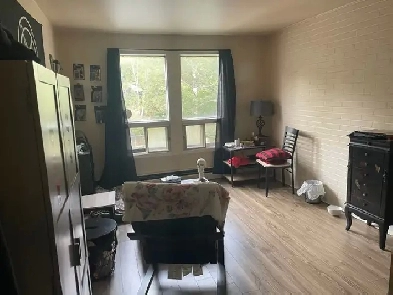 Single Room In 2 Bedroom, 2 Level Apartment, Available Now ! Image# 3