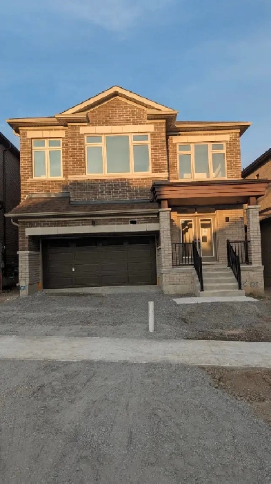 Beautiful & Spacious 5 Bedroom near Conlin and Harmony Rd N. Image# 1