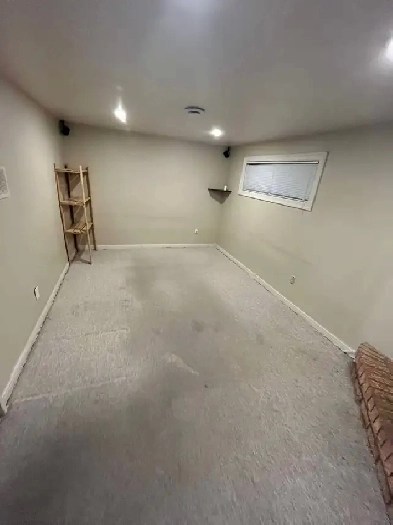 SHARED ROOM AVAILABLE IN MISSISSAUGA. HEART OF THE CITY Image# 1