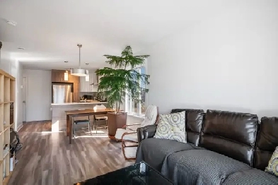 superbe Condo à louer à sainte Anne des plaines- for rent Image# 2