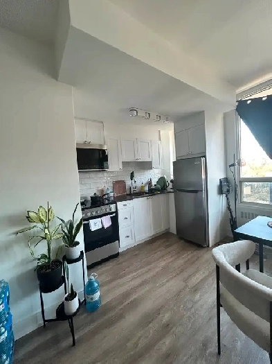 Bachelor 5 month lease agreement! Downtown Toronto.