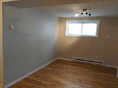 Spacieux 3 1/2 disponible 1 Octobre Image# 1