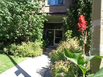 1 1/2 Studio Oct 1st-NDG-Vendome metro station Image# 1