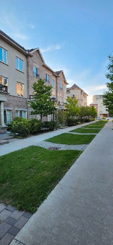 3-Bedroom 2.5 bath for rent - Finch & Bathurst Image# 1