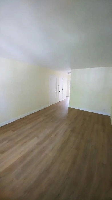 3 1/2 Upper Duplex Heated, With Appliances. Image# 1