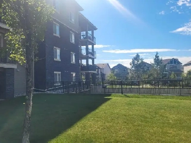 2 bedroom   2 bathroom apartment - corner unit! Image# 1