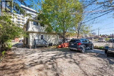 Bachelor Unit in Downtown Kitchener Ground floor Image# 1