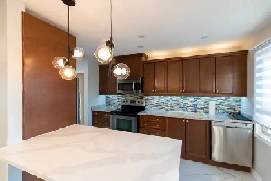 Upscale furnished room, queen bed, AC, Bayshore, male only Image# 7