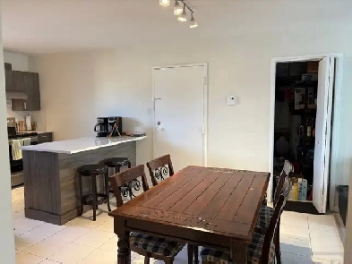 Very Large renovated 4 1/2 Beautiful West Island Image# 1