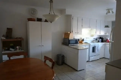 3 Beds 1 Bath Apartment Image# 1