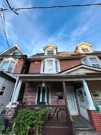 East York - 1 bedroom & 1 living room for rent. Image# 1