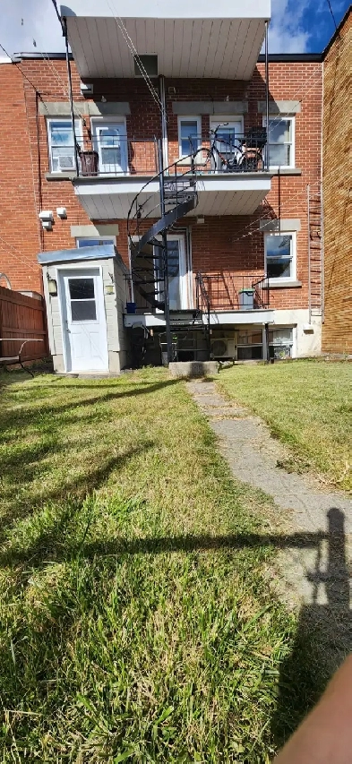 Appartement 2 ch.   jardin à louer a 5min du métro Jolicoeur Image# 1