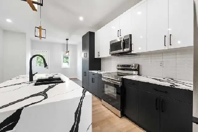 LUXURY BRAND NEW-DUPLEX/MAIN LEVEL/GLENWOOD Image# 4