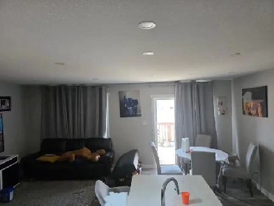 Upper floor of a single-family home for rent Image# 9