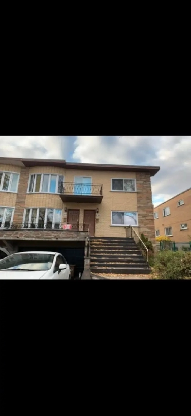 Fully Renovated 7 1/2 Upper Duplex Image# 1